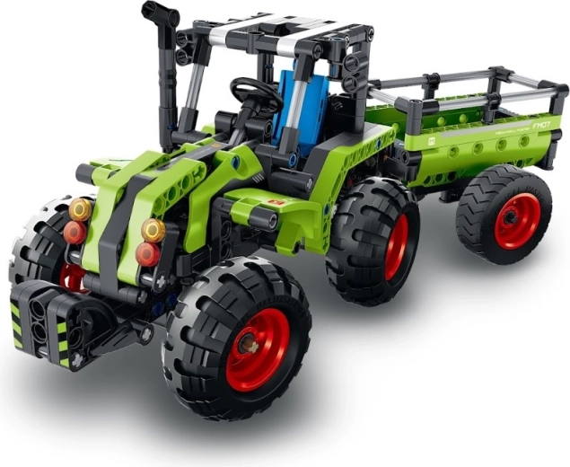 Traktor s prívesom na hranie