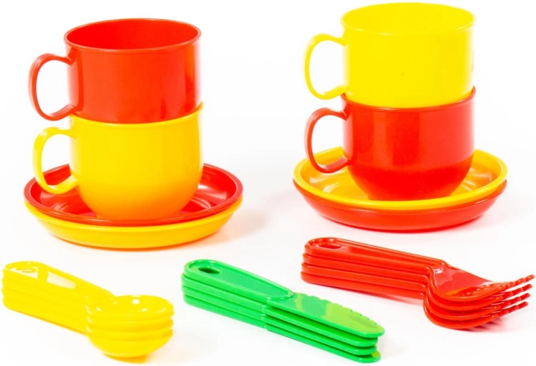 Kompletná výbava pre 4 malých stravníkov