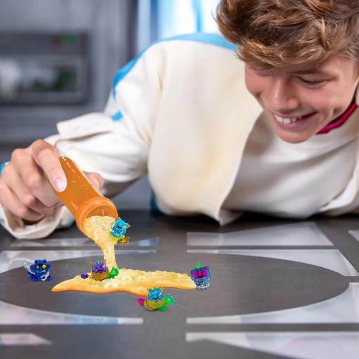 Penivý proces odhalenia so skúmavkou