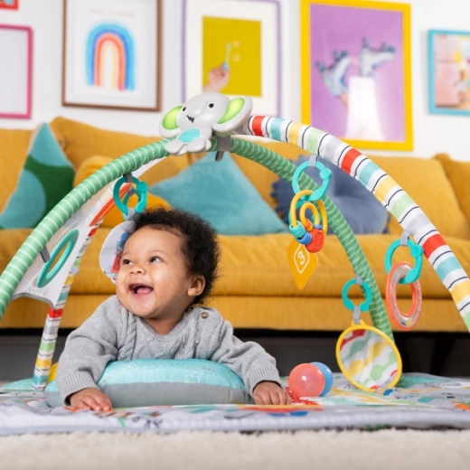 Odnímateľné hračky a podpora tummy time