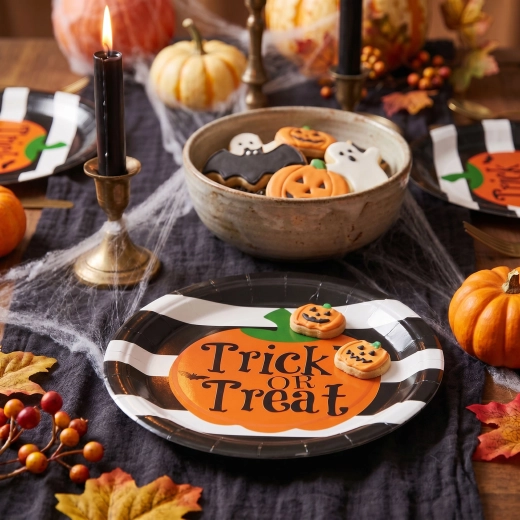 Halloweenový papierový tanier s tekvicou Trick or Treat, 23 cm – 8 kusov