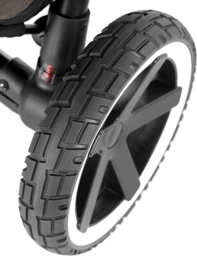 Ľahký podvozok, veľké kolesá a plné odpruženie