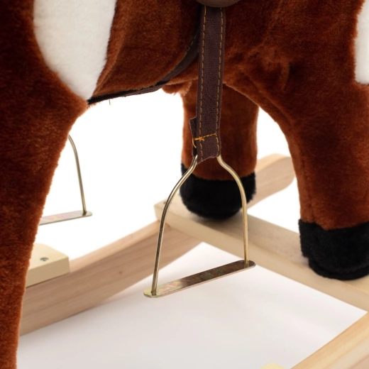 Pohodlné sedlo a kovové strmene