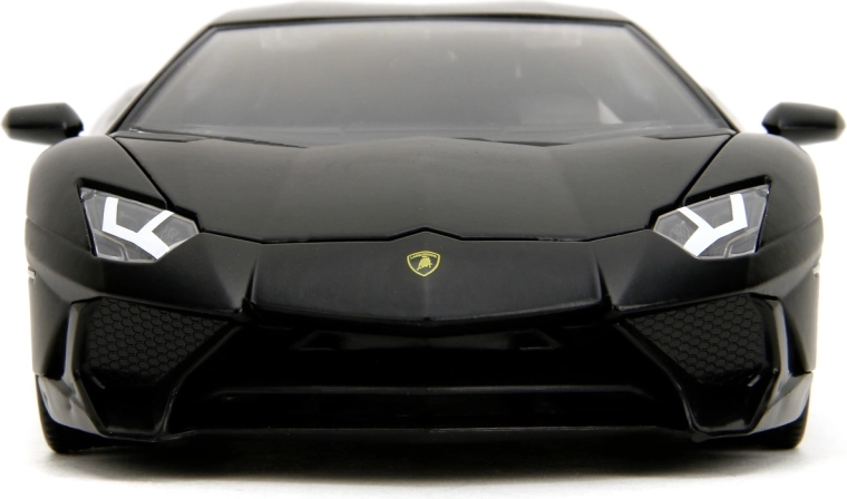 Kovová karoséria a precízne detaily