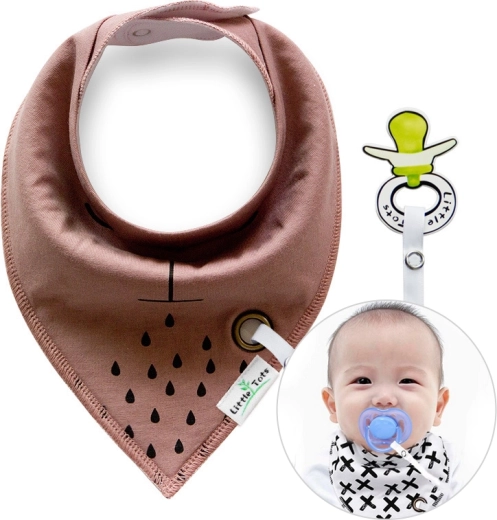 Hnedý detský šál/slintáčik s držiakom na cumlík