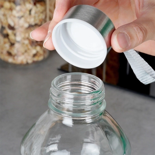 Spoľahlivo tesniace kovové viečko