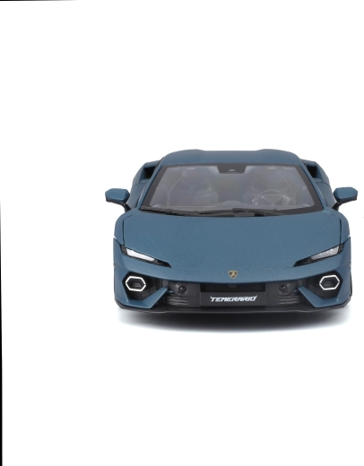 Detailný interiér a realistické svetlomety