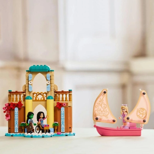 Dvojpodlažná univerzita Shiz plná detailov