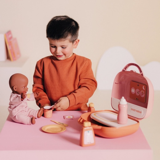 Kompaktný kufrík 2 v 1: úložisko aj herná stanica