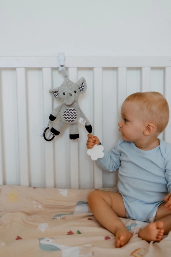 Jemná hrkálka a šuštiace ušká