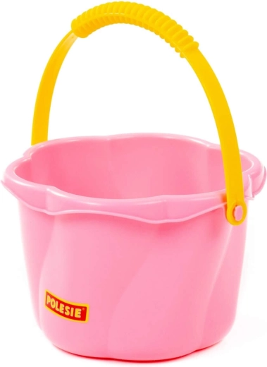 Odolný plast vhodný na vonkajšie hranie