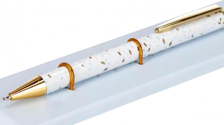 Elegantný dizajn so zlatými detailmi