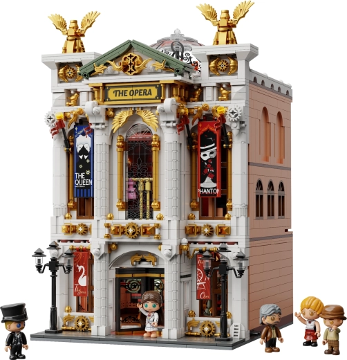 Okázalá fasáda opery s bohatými detailmi