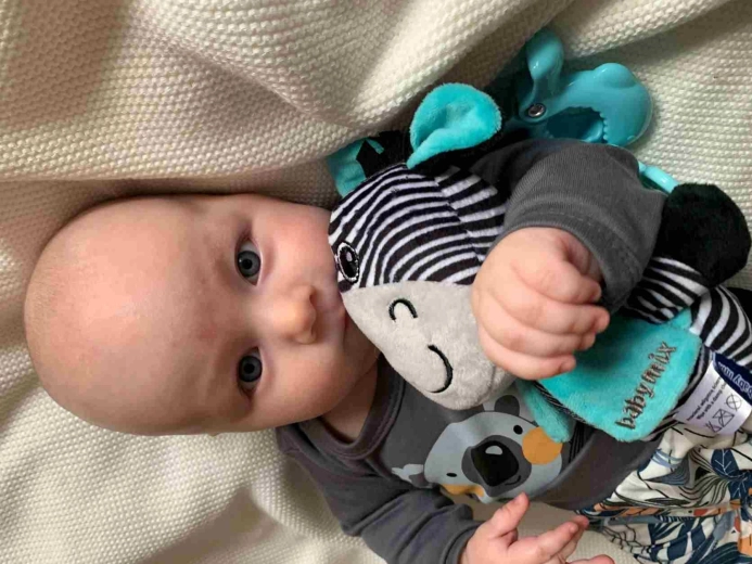 Praktický klip na kočík a autosedačku