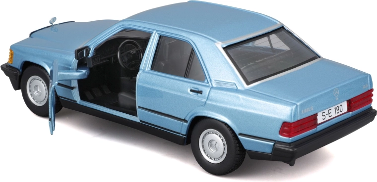 Otváracie dvere a prepracovaný interiér