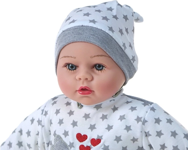 Realistický vzhľad a príjemný outfit