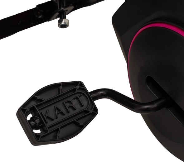 Bezpečnosť vďaka krytému reťazu a ručnej brzde