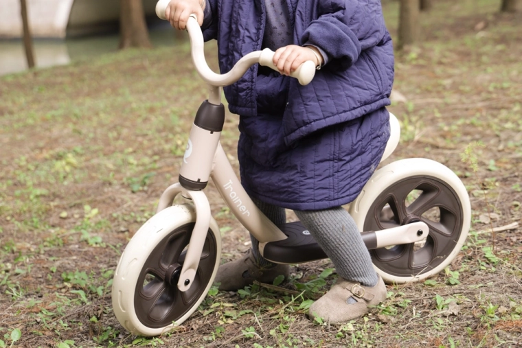Stabilná nízka konštrukcia pre jednoduché nasadanie