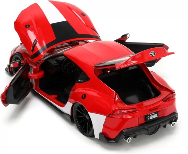 Otváracie prvky a detailný interiér