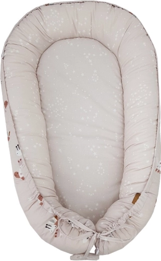 Vysoké polstrované okraje pre väčší pocit bezpečia