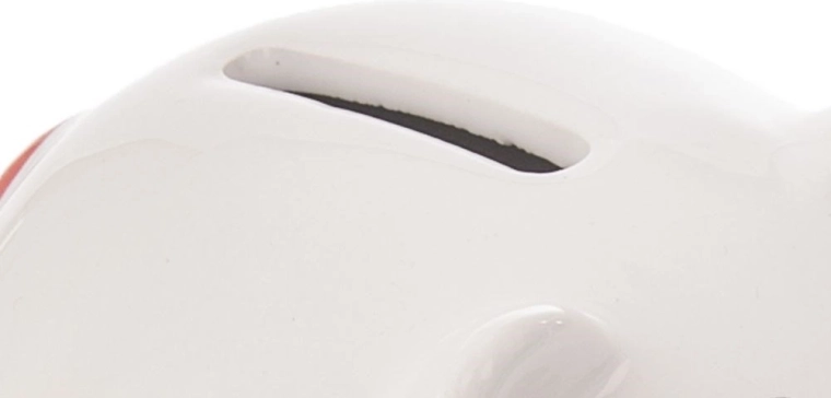 Praktický otvor na vybratie peňazí