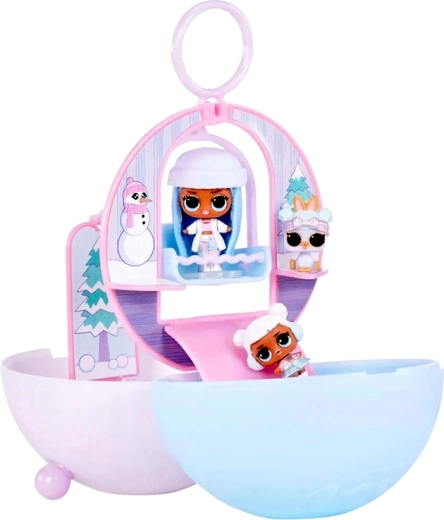 Kúzelná zimná scéna v každej guli