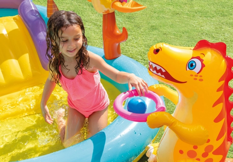 Hry s loptičkami a dinosauřími prvkami