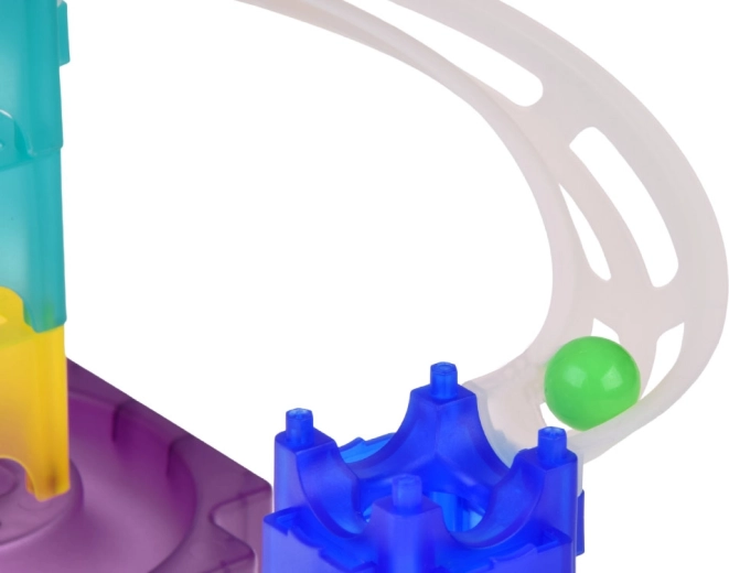 Priehľadné dráhy pre učenie hrou