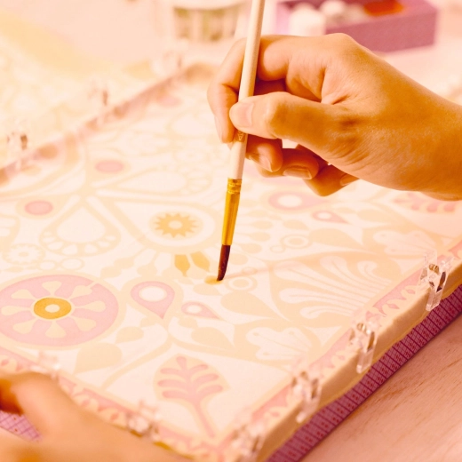 Precízne maľovanie vďaka napnutiu látky