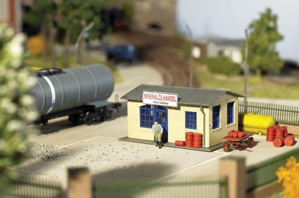 Piko Hobby obchod s olejmi Günther – stavebnica H0