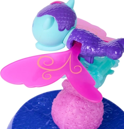 Trepotajúce sa krídla na prste aj na stojančeku