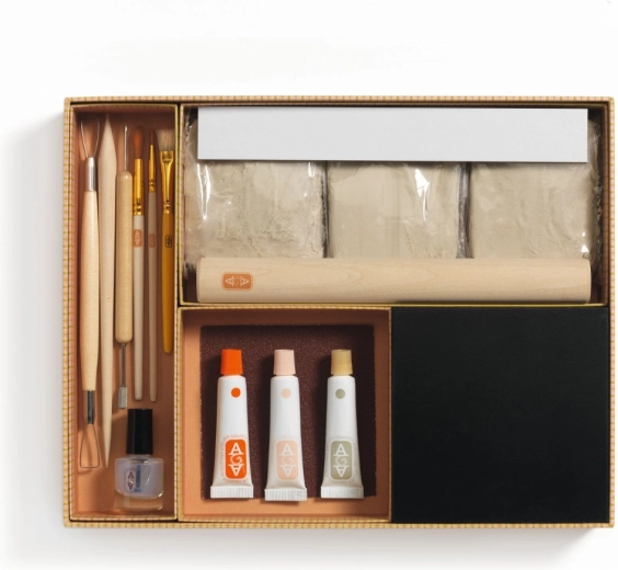 Všetko v jednom: nástroje, hmota aj farby