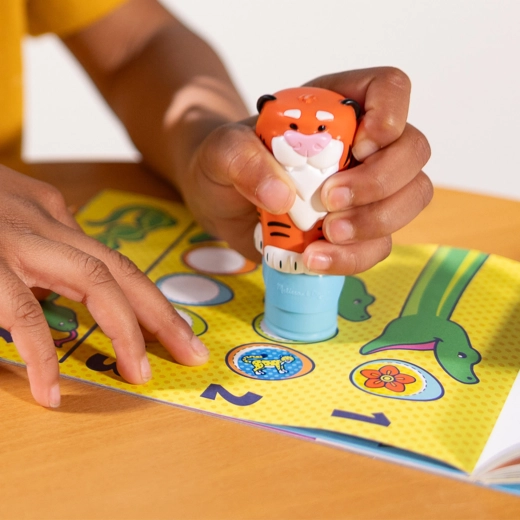 Pečiatka tiger, ktorá odtláča samolepky