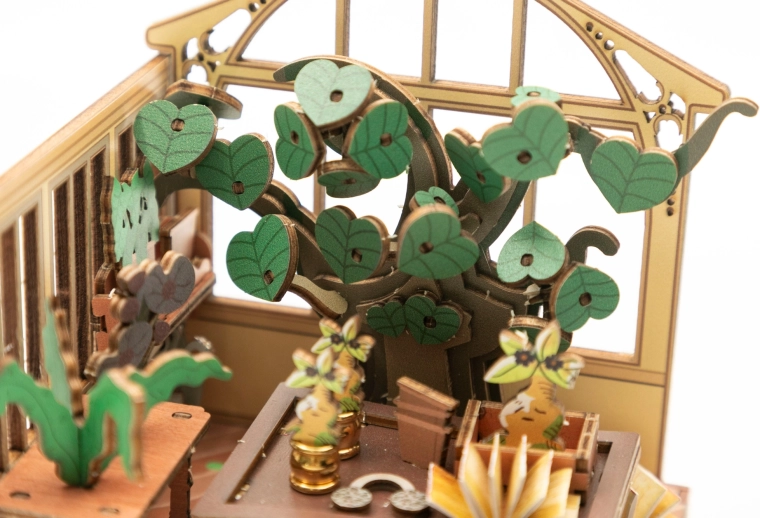Precízne vyrezávané drevené 3D puzzle