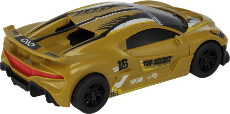 Športový driftový vzhľad so spojlerom a polepmi
