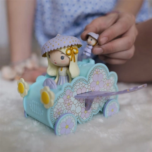 Obláčikové autíčko s kvetinovým zdobením