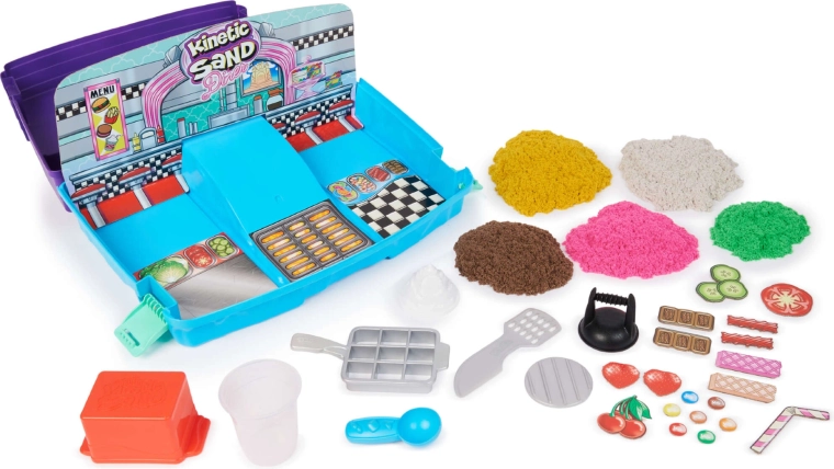 Veľa nástrojov a foriem na realistické „jedlá“