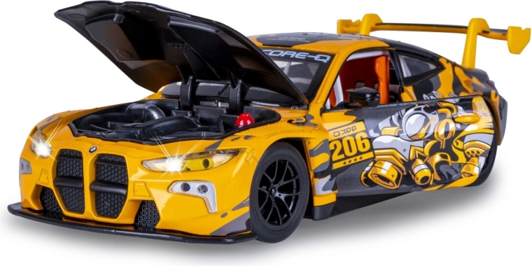 Otváracia kapota s detailmi motorového priestoru