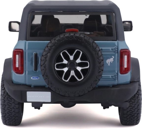 Off-road štýl Ford Bronco s rezervným kolesom