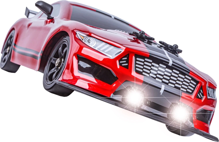LED svetlá a športová karoséria v štýle Mustang