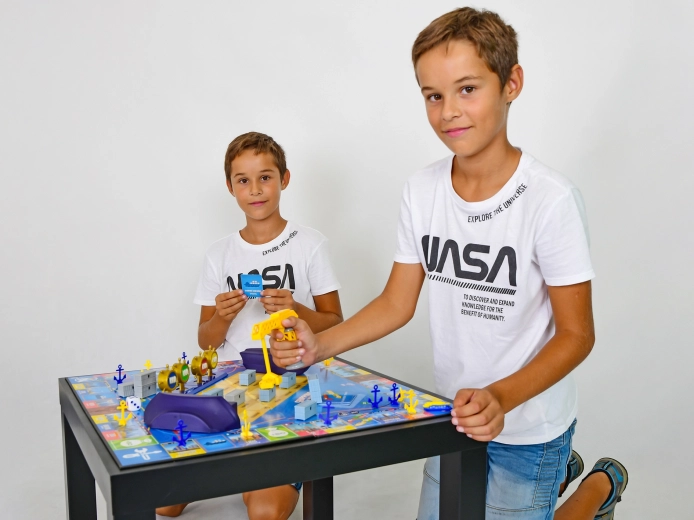 Rodinná strategická hra zo sveta lodnej dopravy