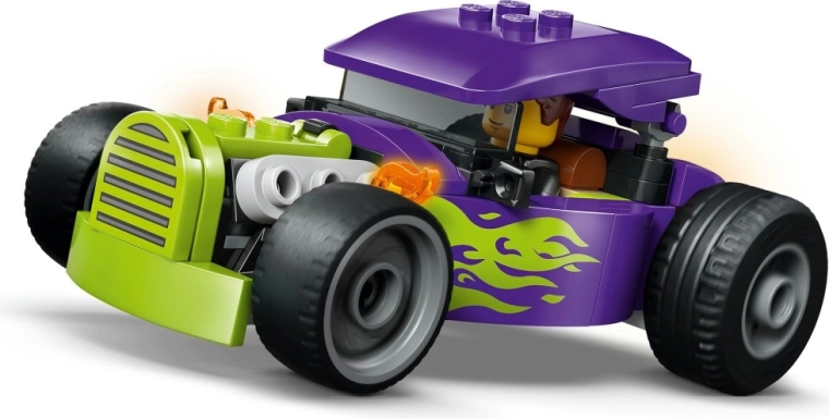 Parádny dizajn s plameňmi a veľkými kolesami