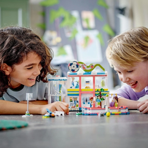 Stavanie s LEGO Builder a svet Heartlake City