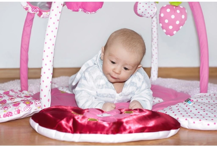 Zmyslová stimulácia šuštivými a textúrovanými prvkami