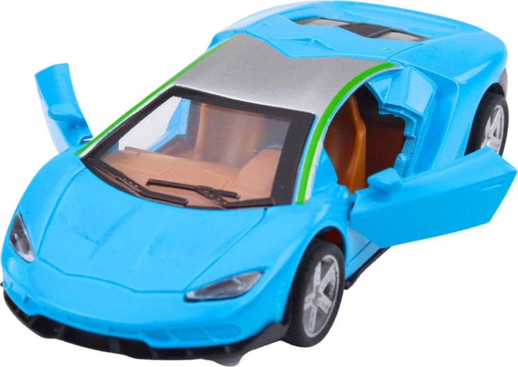 Otváracie dvere a detailný interiér