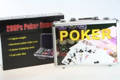 súprava na poker v hliníkovom kufríku 200 dielov