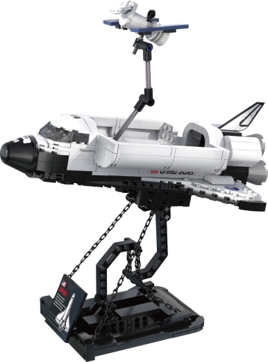 Výstavný stojan a satelit so „solárnymi panelmi“