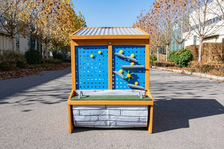 Interaktívna kolíková stena pre nekonečnú tvorivosť