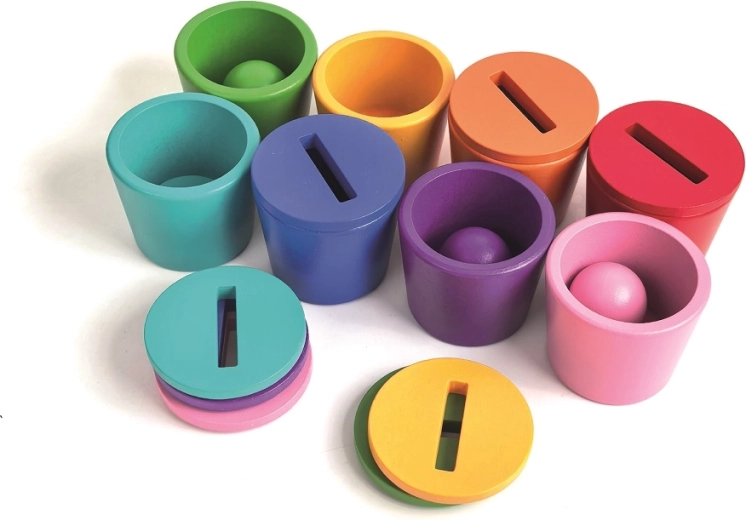 Kalíšky so slotmi na vkladanie mincí