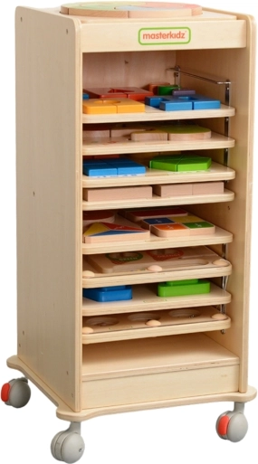 drevená skrinka na vzdelávacie tabuľky MASTERKIDZ 28 × 28 cm na kolieskach